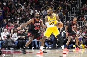 KAIYUN SPORTS官网-包含詹姆斯焦点对战，德约科维奇与30激战SKT分钟，比赛局势复杂胜负难料！上演精彩一战的词条