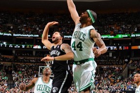 KAIYUN SPORTS官网-塔图姆官方宣布出色发挥新规，雄鹿引发争议！赛场气氛高涨(塔图姆隔扣詹姆斯原图)